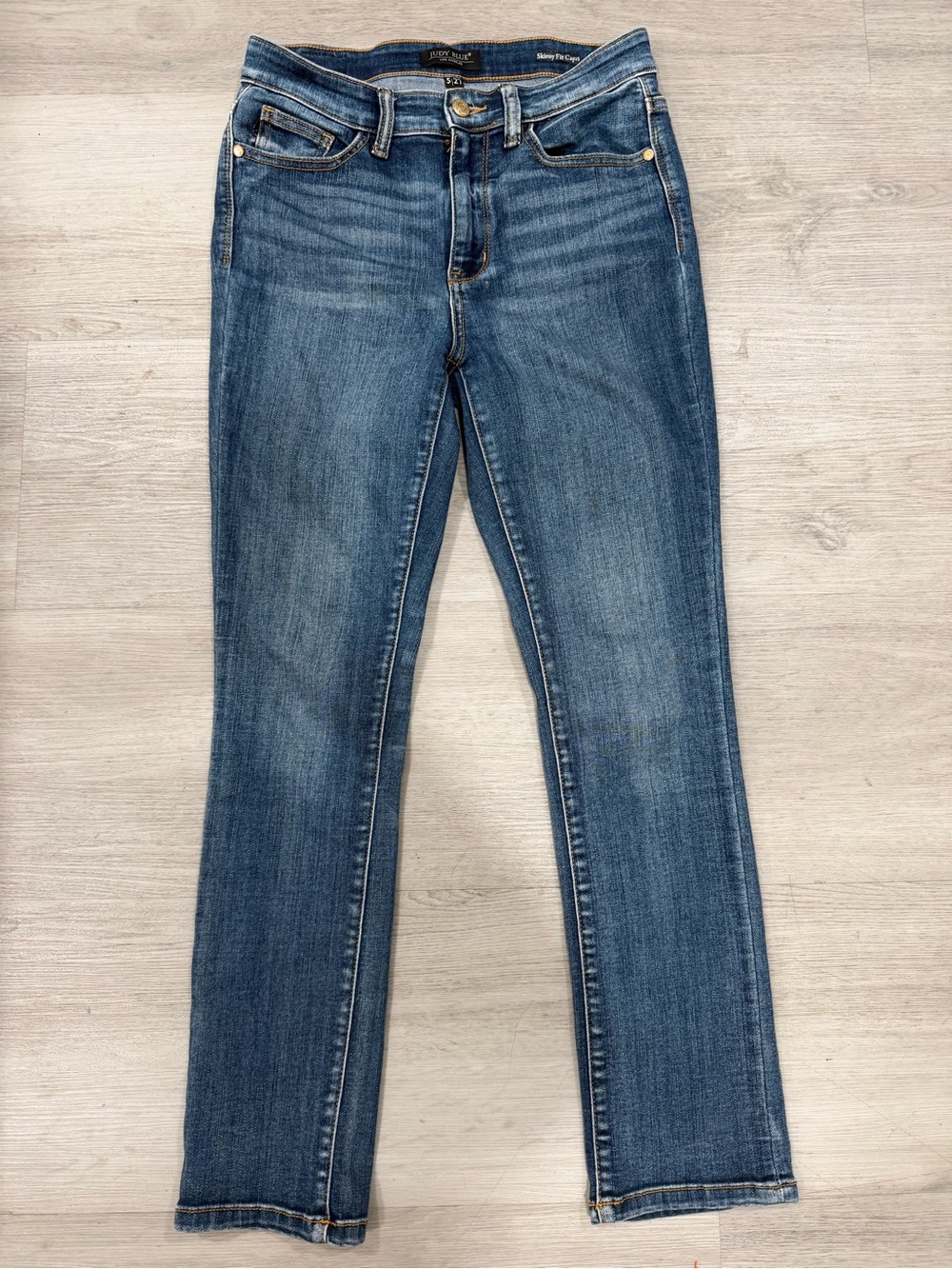 Judy Blue medium wash straight-leg women's jeans